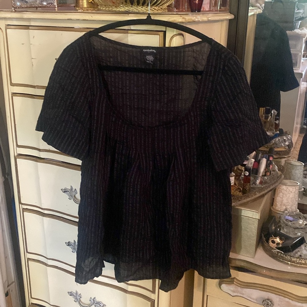 *Eyeshadow - Black, crinkle tibbed - scoop neck , babydoll top / Large
